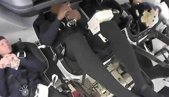 美国宇航局将尤达宝贝与宇航员一起乘坐SpaceX Dragon送入太空