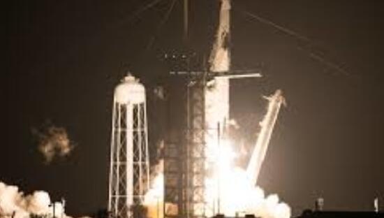 搭载4名宇航员的SpaceX火箭驶向空间站