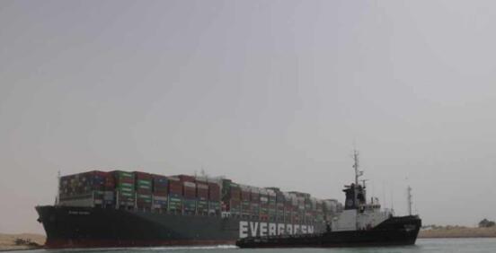 单船卡住导致苏伊士运河交通拥堵每天可能耗资96亿美元