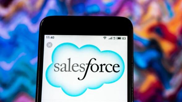 Salesforce提高年收入和利润前景