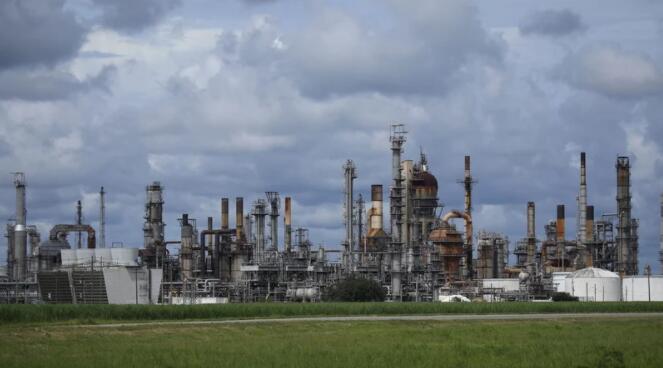 艾达飓风袭击美国海湾钻井平台和炼油厂后油价涨跌互现