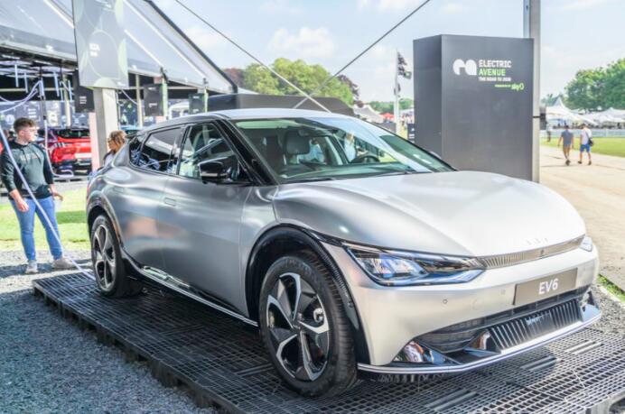 新的2021起亚EV6跨界车提供328英里的续航里程